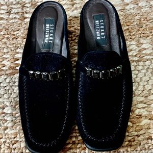 STUART WEITZMAN SUEDE MULES - SLIDES